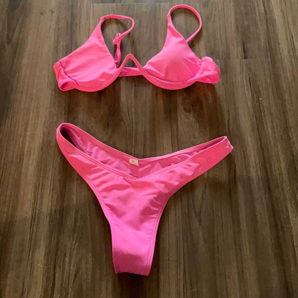 Hot pink bikini (s)